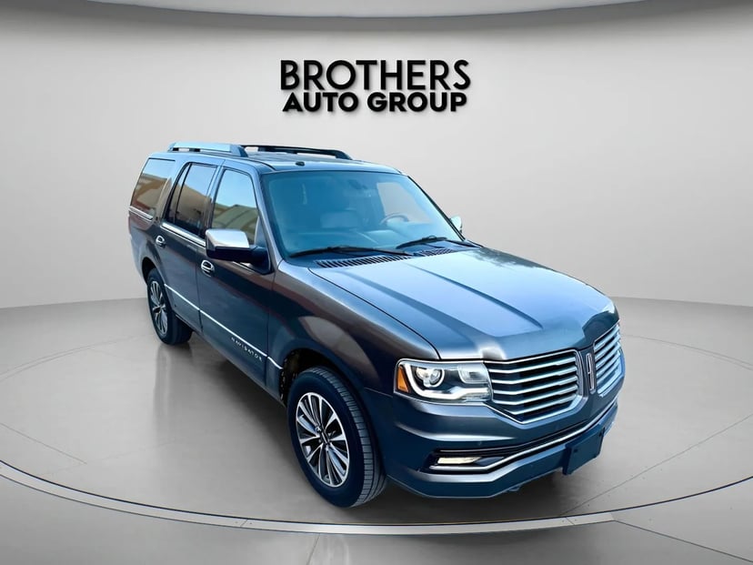 2016 Lincoln Navigator - Image 3