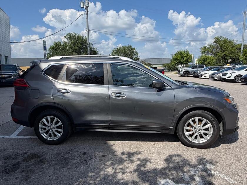 2017 Nissan Rogue - Image 2