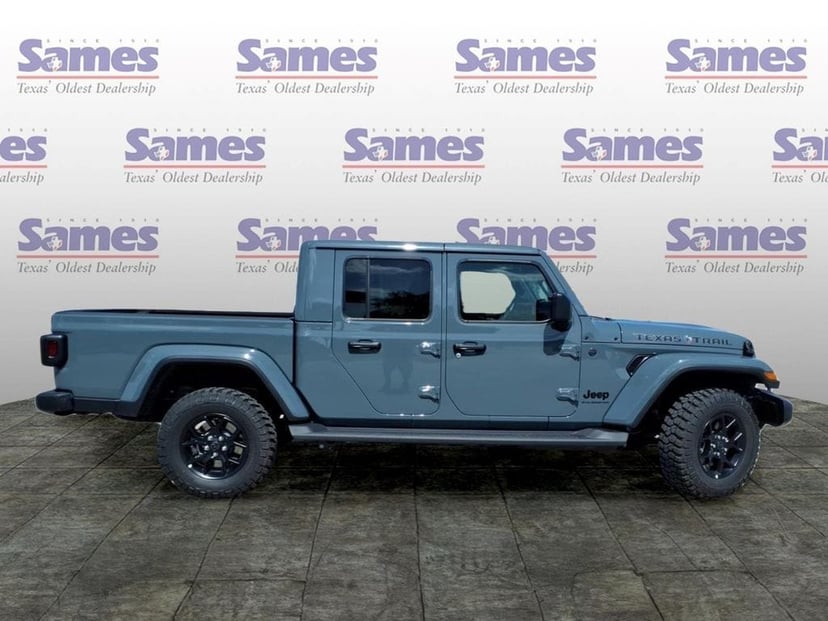 2026 Jeep Gladiator - Image 2