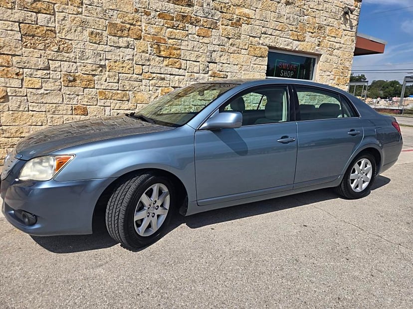 2009 Toyota Avalon - Image 1