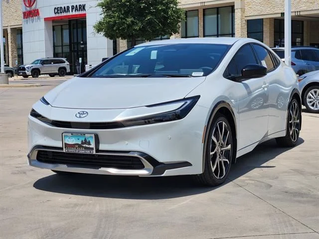 2025 Toyota Prius Prime - Image 2