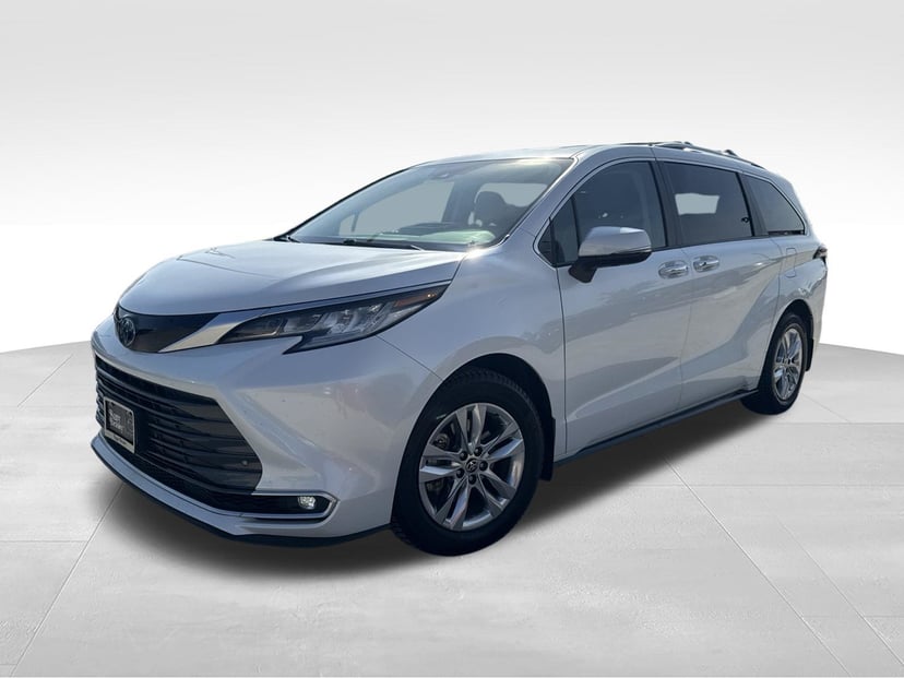 2023 Toyota Sienna - Image 1