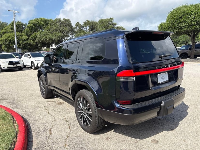 2025 Lexus GX - Image 3