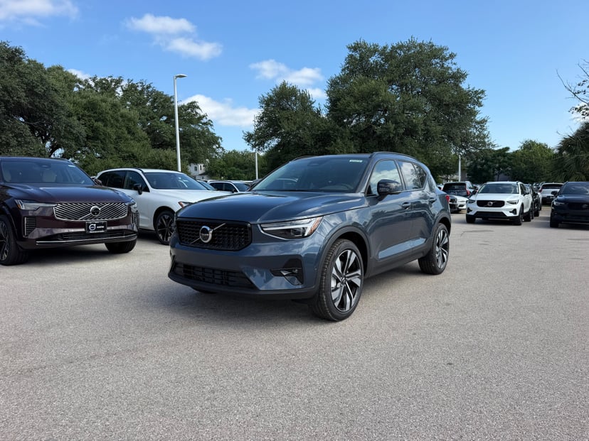 2026 Volvo XC40 - Image 1