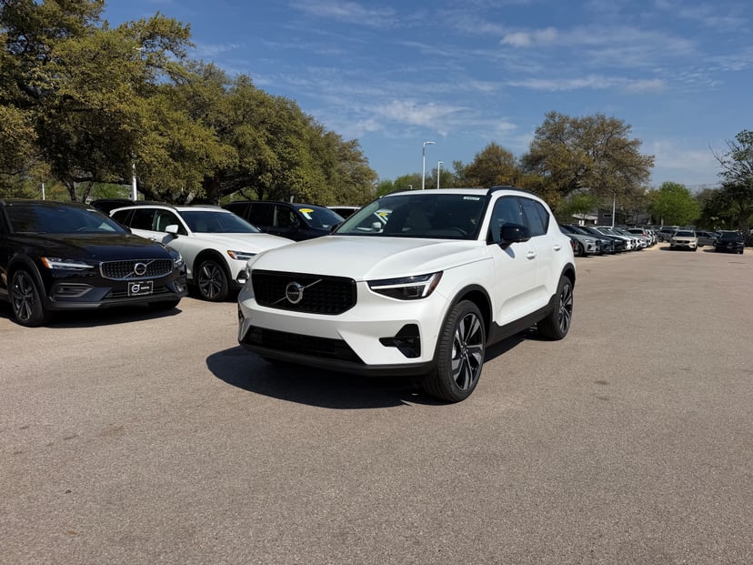 2026 Volvo XC40 - Image 1
