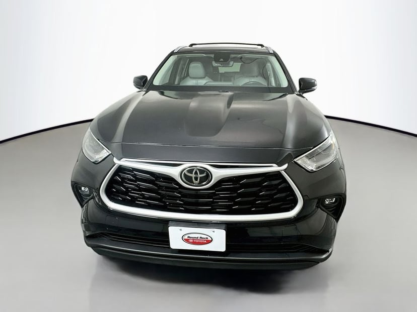2022 Toyota Highlander - Image 2
