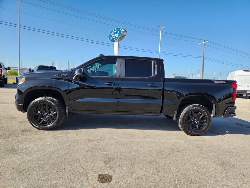 2026 Chevrolet Silverado 1500 - Image 2