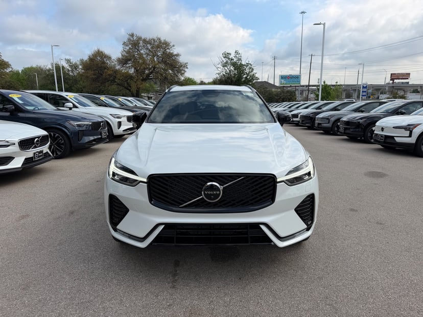 2026 Volvo XC60 - Image 3