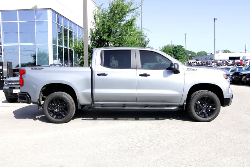 2026 Chevrolet Silverado - Image 2