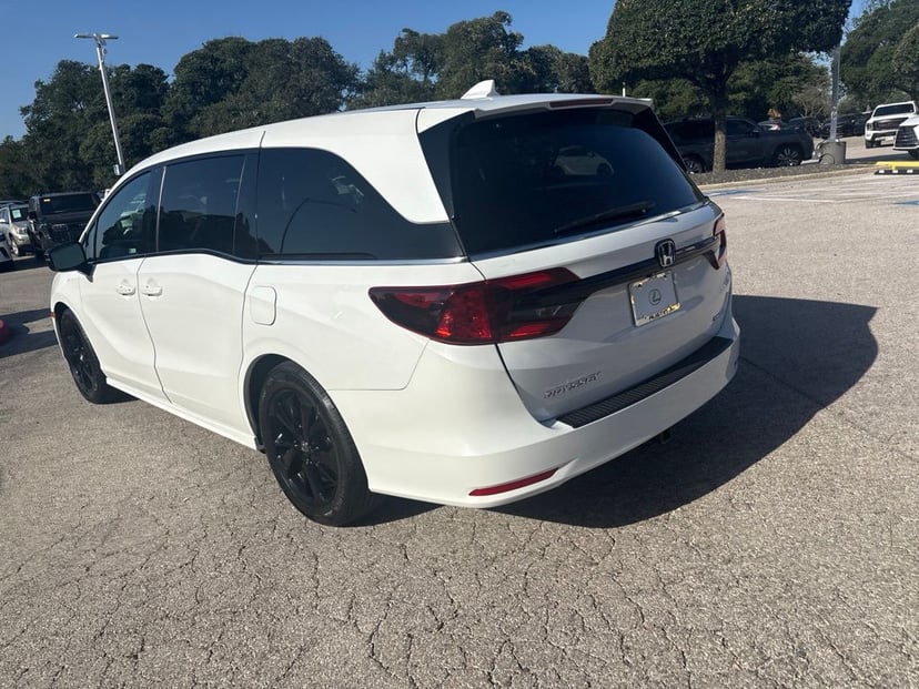 2023 Honda Odyssey - Image 3