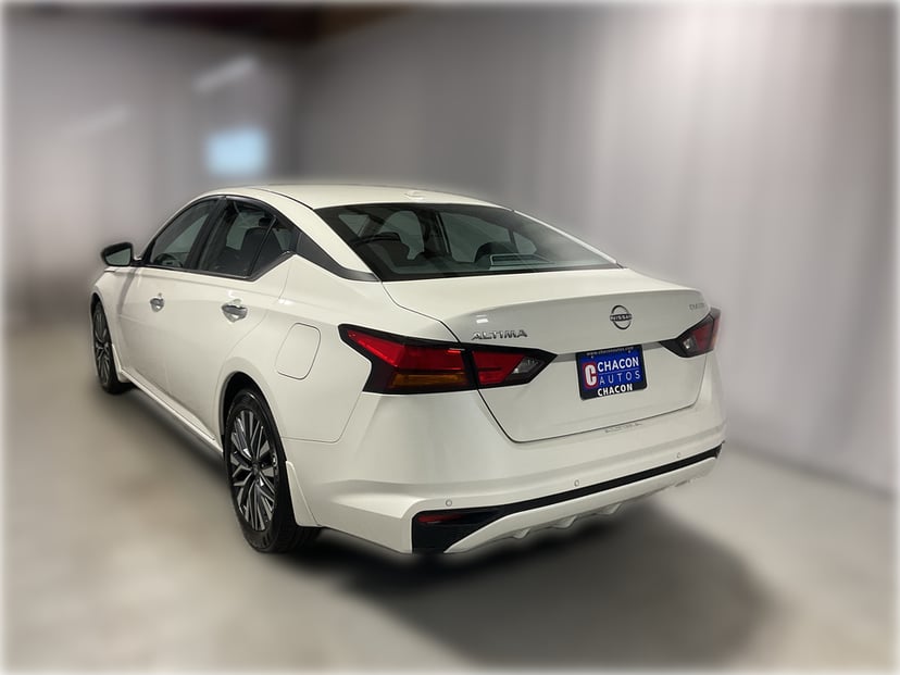 2025 Nissan Altima - Image 2