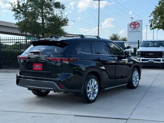 2025 Toyota Highlander - Image 2