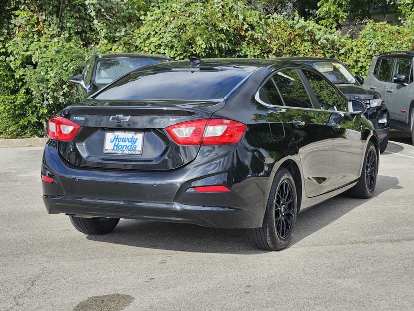 2018 Chevrolet Cruze - Image 3