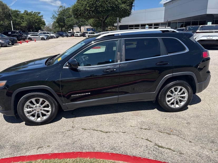 2019 Jeep Cherokee - Image 2