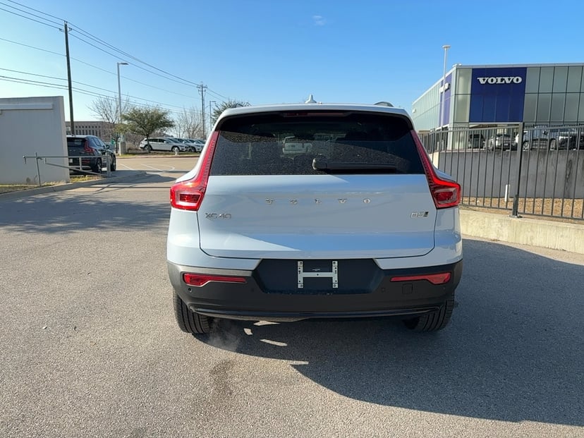 2026 Volvo XC40 - Image 3