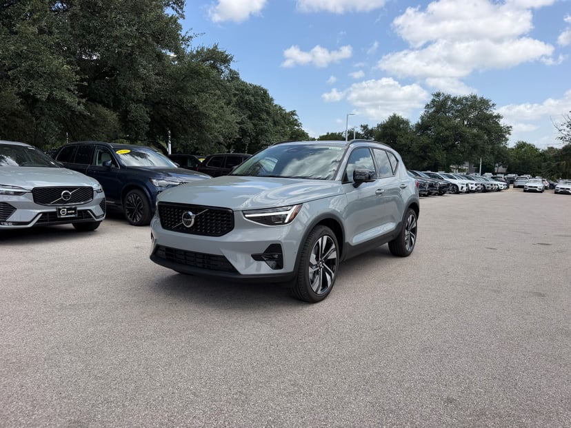 2026 Volvo XC40 - Image 1