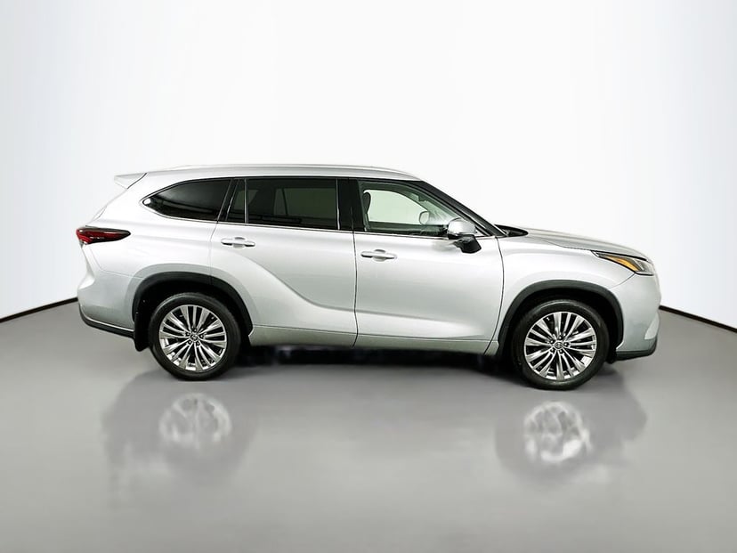 2024 Toyota Highlander - Image 2