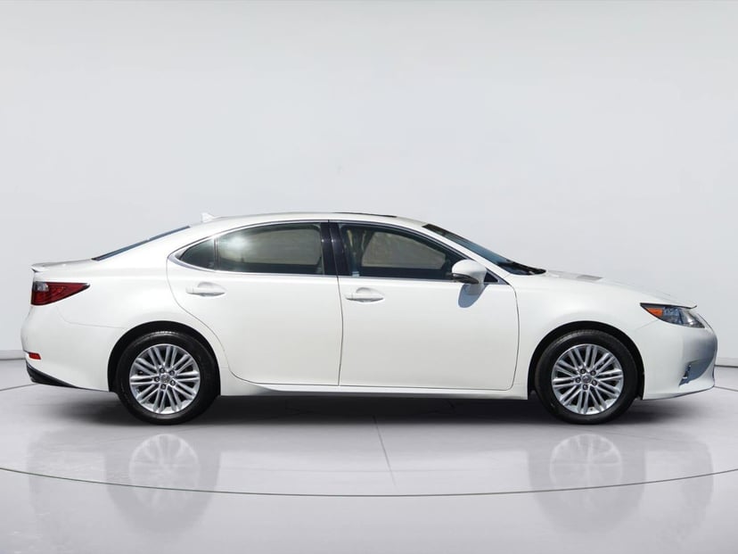 2014 Lexus ES - Image 2