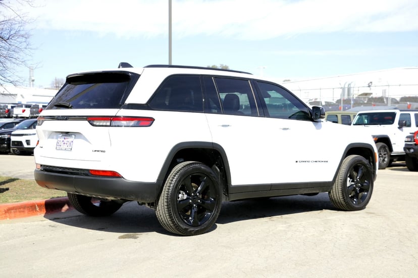 2025 Jeep Grand Cherokee - Image 3