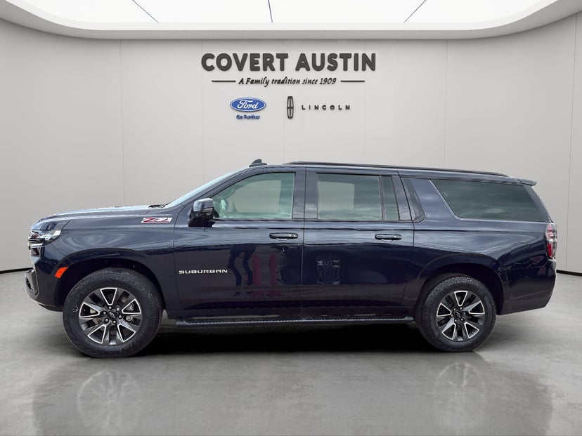 2023 Chevrolet Suburban - Image 3
