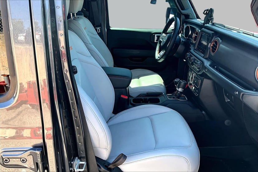 2023 Jeep Gladiator - Image 3
