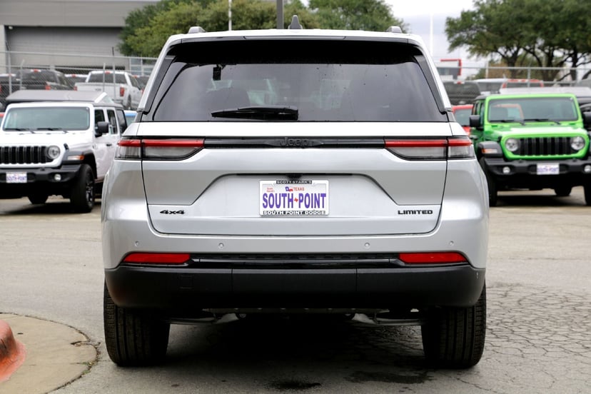 2025 Jeep Grand Cherokee - Image 3