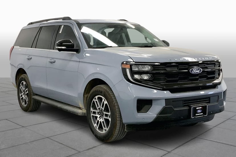 2026 Ford Expedition - Image 2