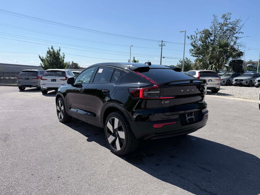 2023 Volvo c40 - Image 3