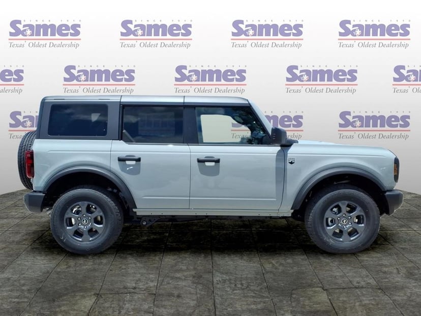 2026 Ford Bronco - Image 2
