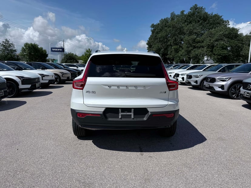 2026 Volvo XC40 - Image 2