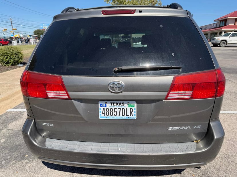 2004 Toyota Sienna - Image 1