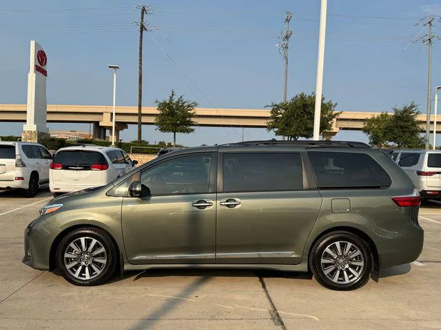 2020 Toyota Sienna - Image 3