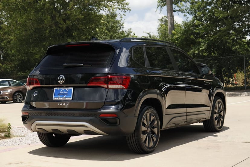 2023 Volkswagen Taos - Image 2