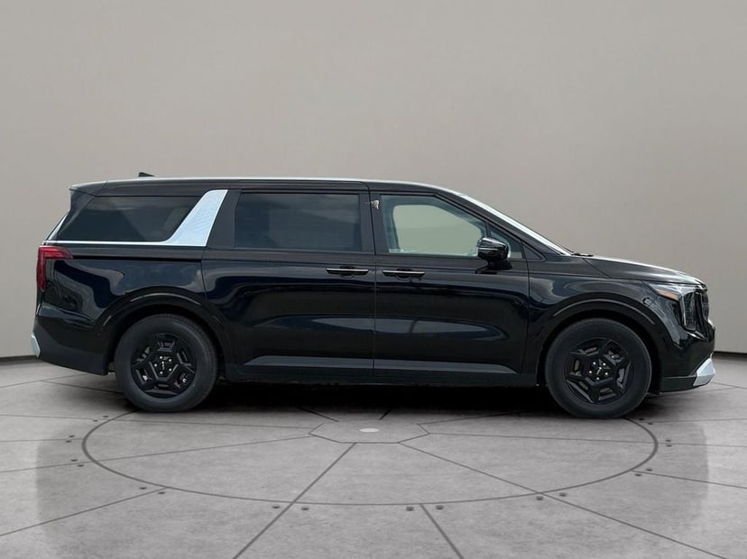 2025 Kia Carnival - Image 3