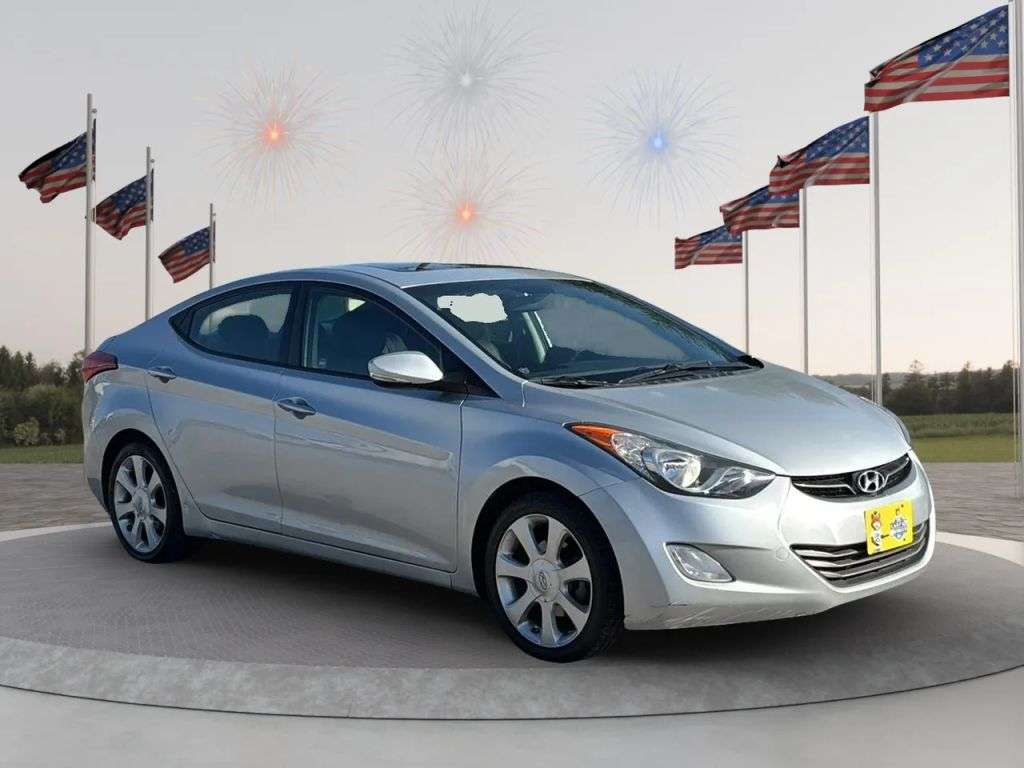 2013 Hyundai Elantra - Image 2