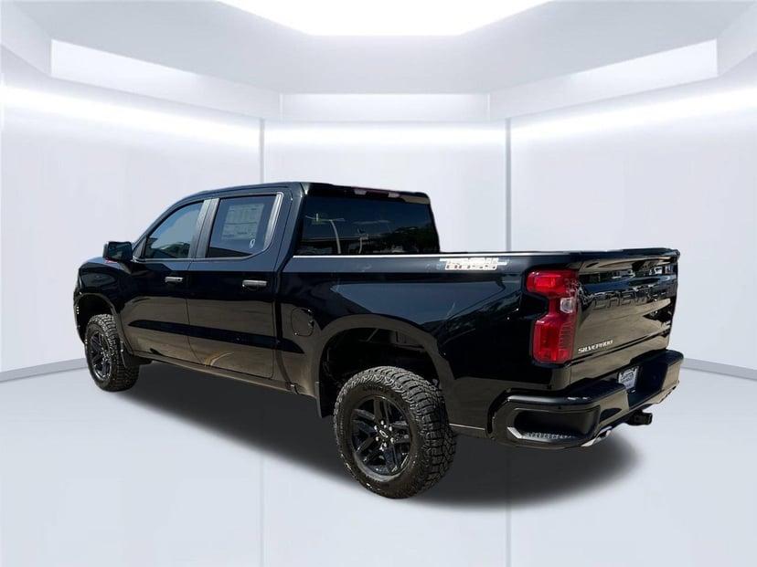 2026 Chevrolet Silverado 1500 - Image 2