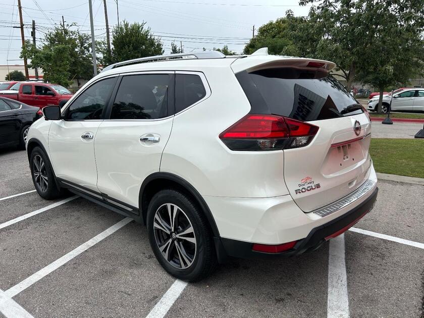 2017 Nissan Rogue - Image 3