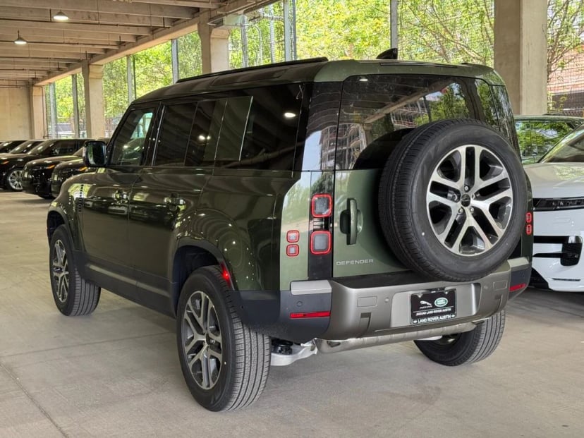 2026 Land Rover Defender - Image 2