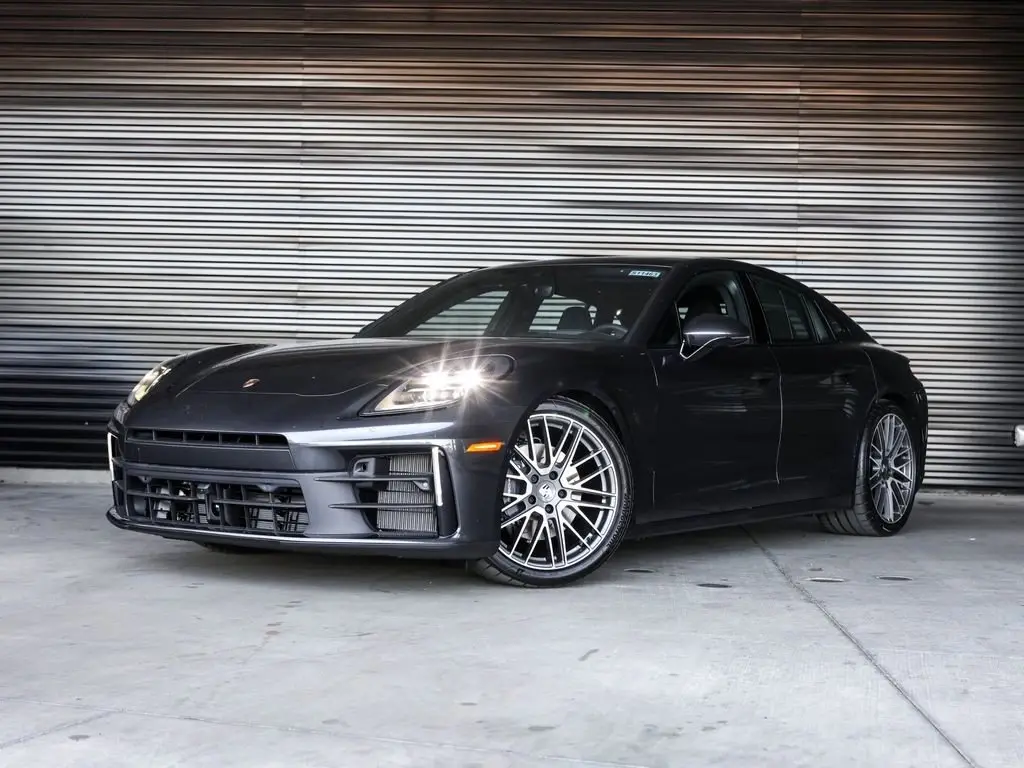 2026 Porsche Panamera - Image 1