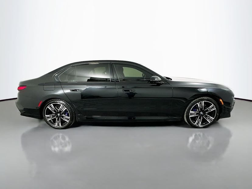 2025 BMW i7 - Image 3