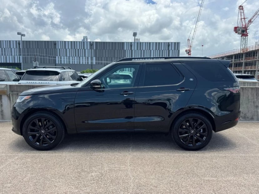 2026 Land Rover Discovery - Image 2