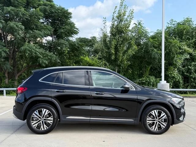 2025 Mercedes-Benz GLA - Image 2