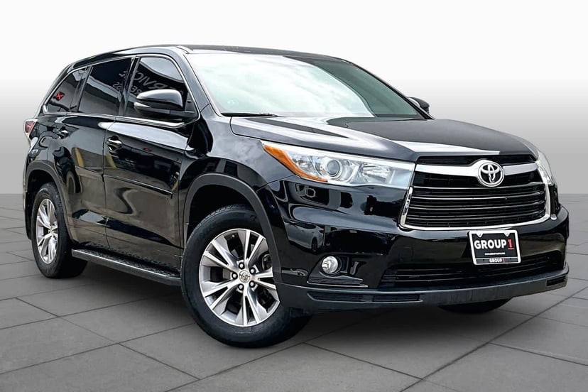 2015 Toyota Highlander - Image 2