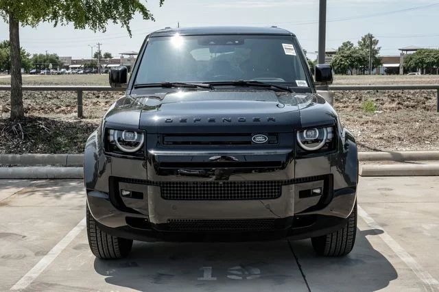 2026 Land Rover Defender - Image 2