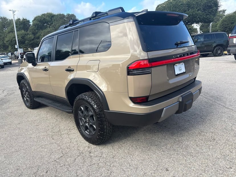 2026 Lexus GX - Image 3