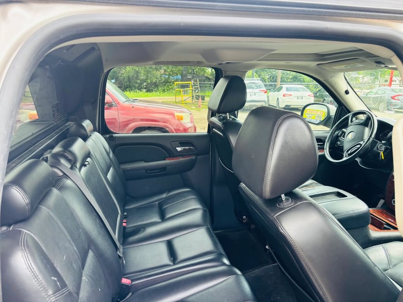 2007 Chevrolet Avalanche - Image 3