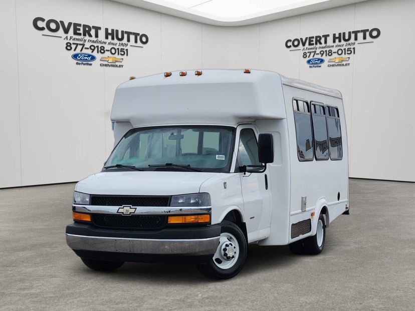 2016 Chevrolet Express Cutaway - Image 1