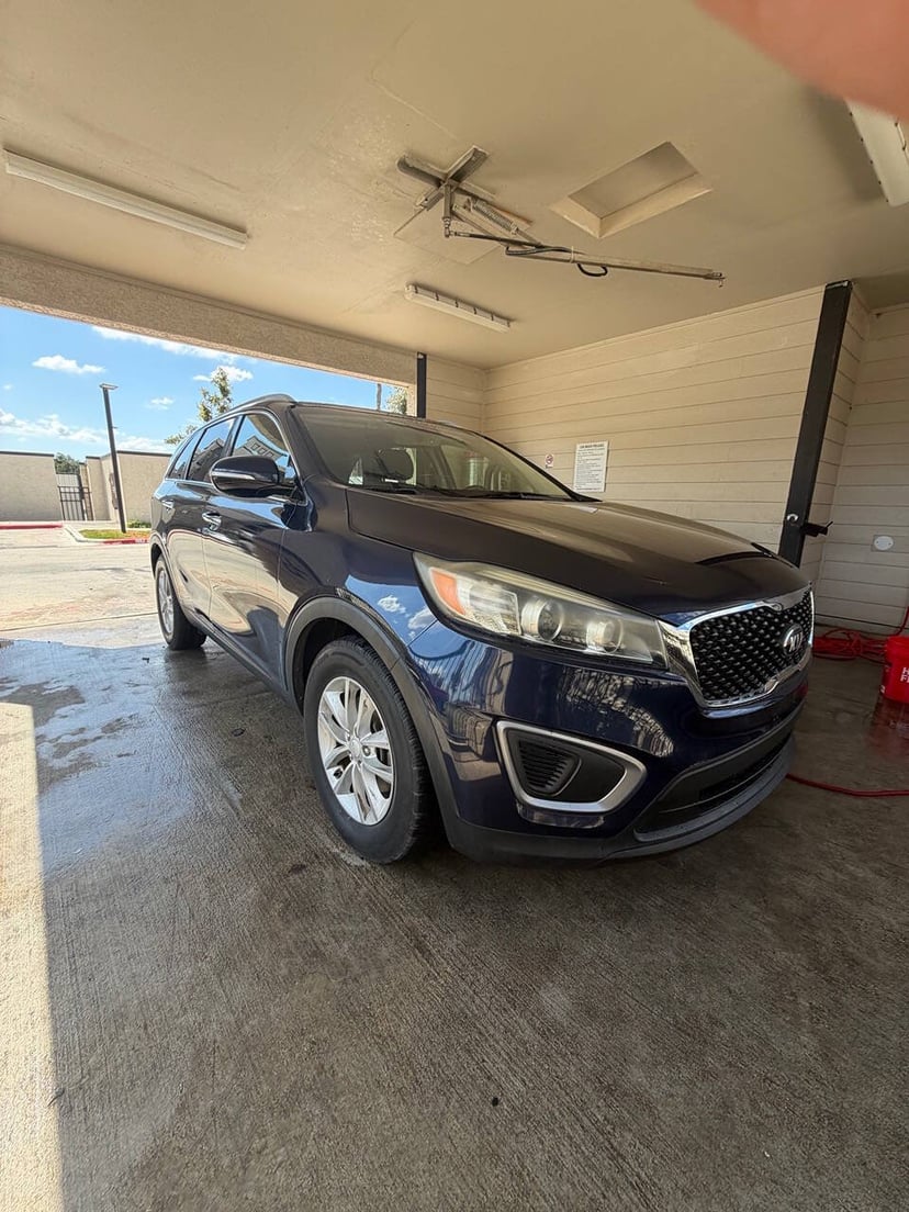 2016 Kia Sorento - Image 1