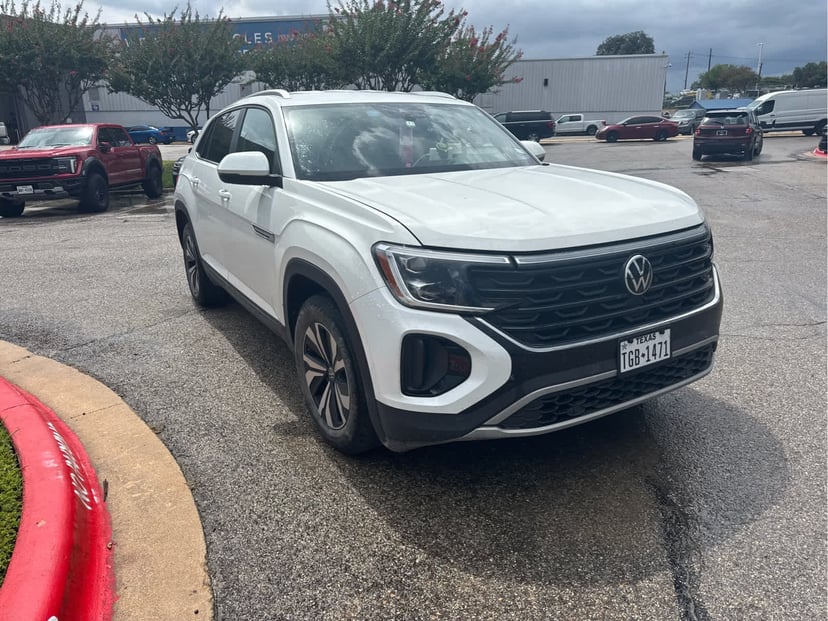 2024 Volkswagen Atlas Cross Sport - Image 2