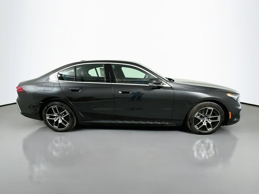2026 BMW i5 - Image 3